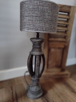 Vergrijsde houten lamp